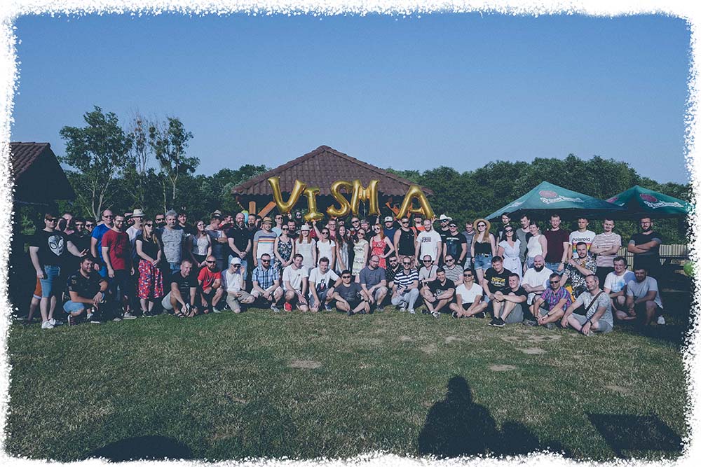 Letna party IT spoločnosti Visma Labs spoločná foto zamestnanci