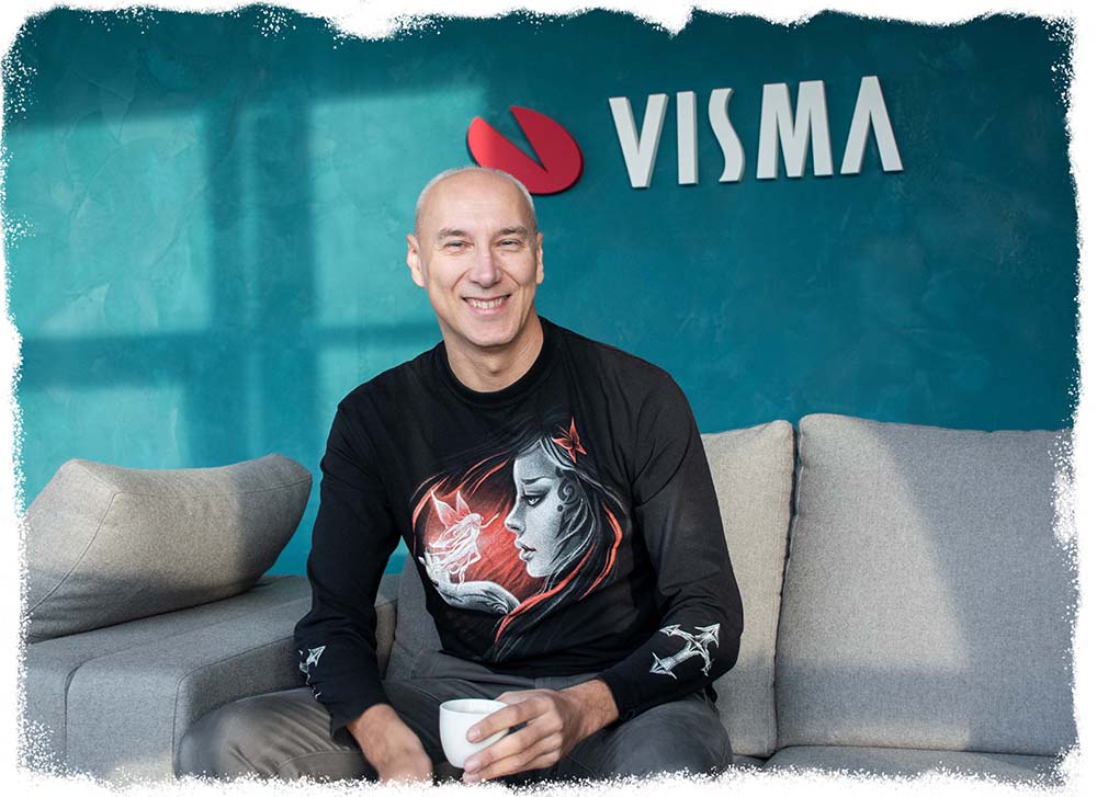 IT Visma Labs riaditeľ Roman Klimčik sedí v Košickom office